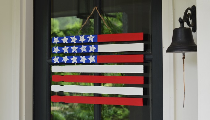 DIY American Flag Door Hanger - Redeem Your Ground | RYGblog.com