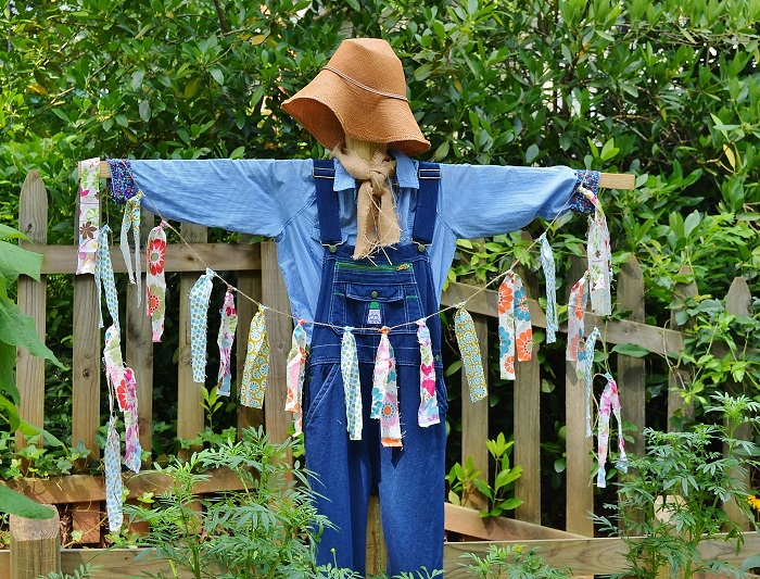 7 Fun Fall Activities ... How to Make a Scarecrow - Redeem Your Ground | RYGblog.com